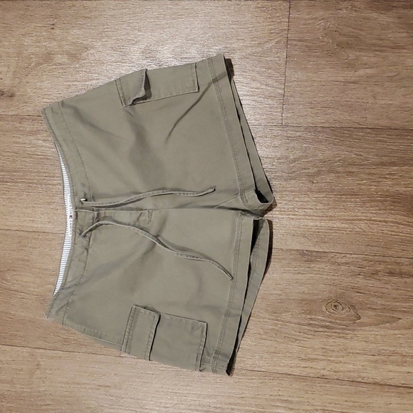 Tommy Hilfiger Pants - 1 pair of Tommy Hilfiger shorts